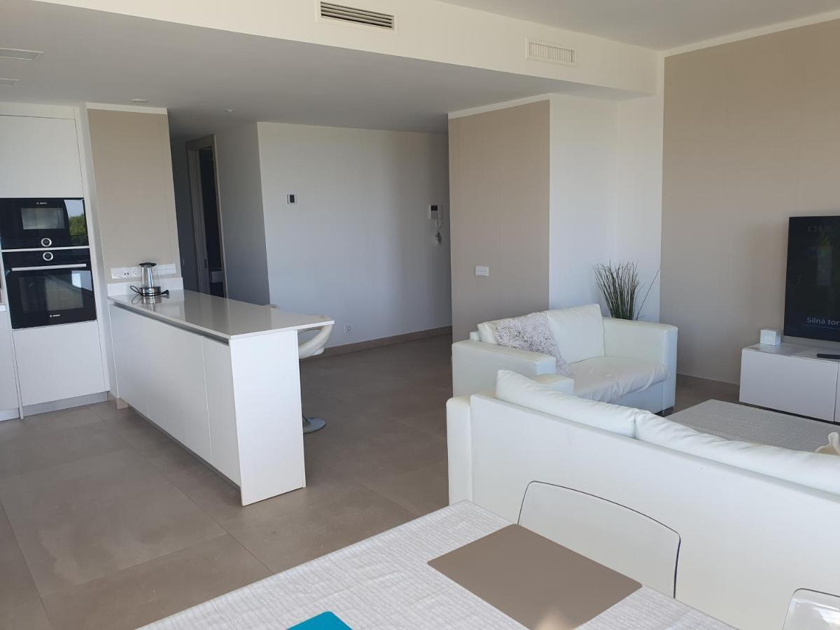 Luxury Beachfront Apartment With Pool, Sauna, Fitness And Gym In Province Malaga, Andalusia Mijas Bagian luar foto